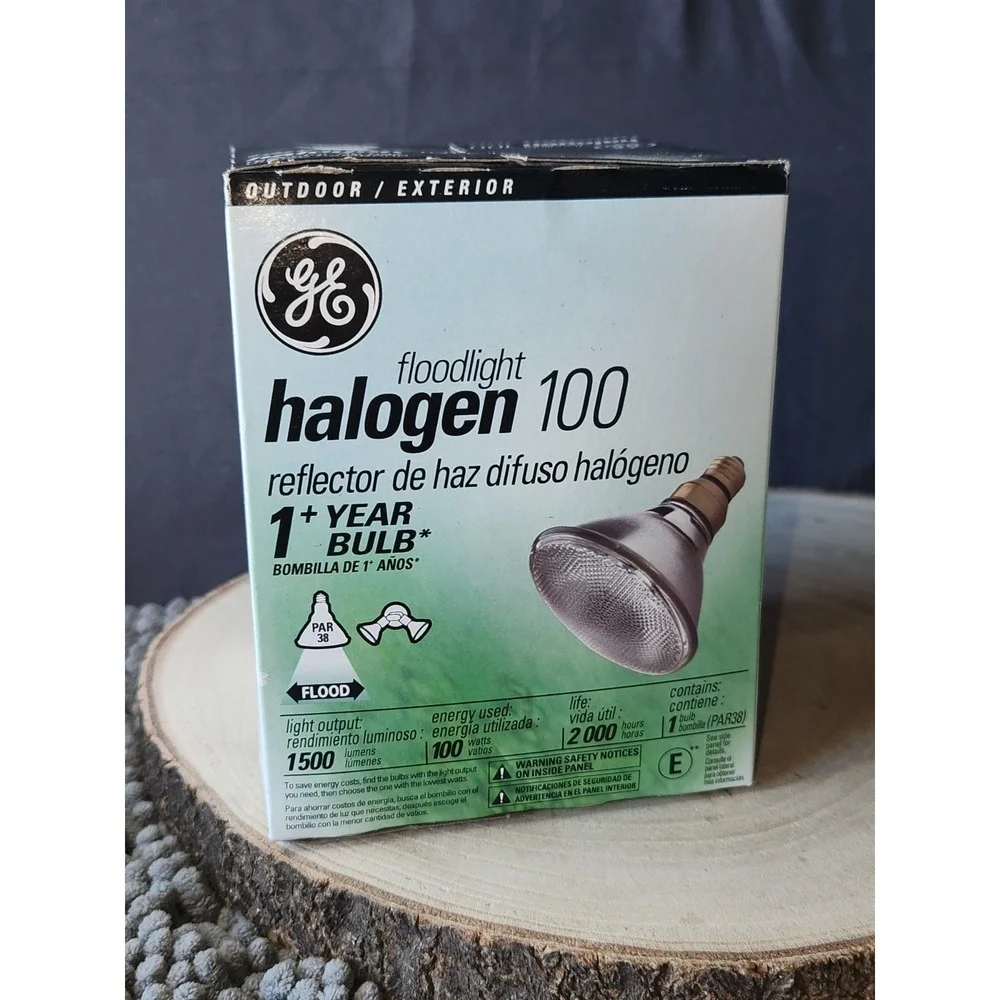 GE Halogen 100W CRISP WHITE Floodlight 1400lum Par 38 100 Watts~NEW/SEALED BOX